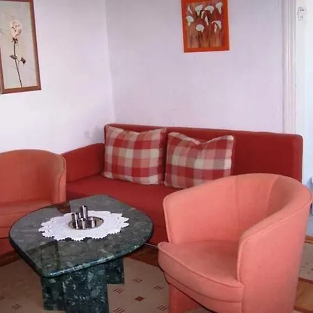 Haus Looks Apartment