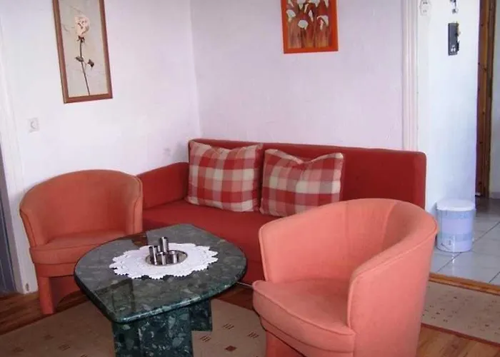 Haus Looks Apartment